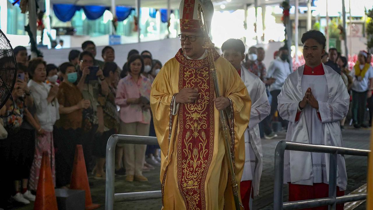 FOTO: Suasana Khidmat Misa Natal 2025 di Gereja Katedral Jakarta Dihadiri Ribuan Umat