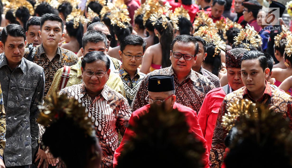 Ketua Umum Partai Gerindra Prabowo Subianto (dua kiri) saat menghadiri Kongres V PDIP di Bali, Kamis (8/8/2019). Kongres V PDIP berlangsung pada 8-10 Agustus 2019. (Liputan6.com/JohanTallo)