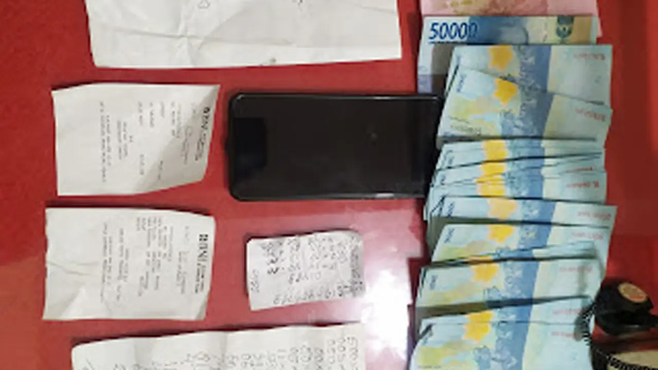 Dalam penangkapan itu, Tim Resmob Polres Minahasa Selatan juga mengamankan sejumlah barang bukti.