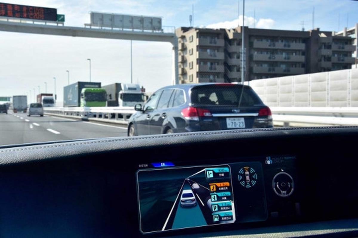 Melihat uji coba Lexus GS450H yang bisa mengemudi sendiri