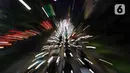 Sejumlah kendaraan melintas di Jalan Jenderal Sudirman, Jakarta, Kamis (31/3/2022). Jalan Jenderal Sudirman terpantau mulai padat saat jam pulang kantor pada PPKM Level 2. (Liputan6.com/Herman Zakharia)