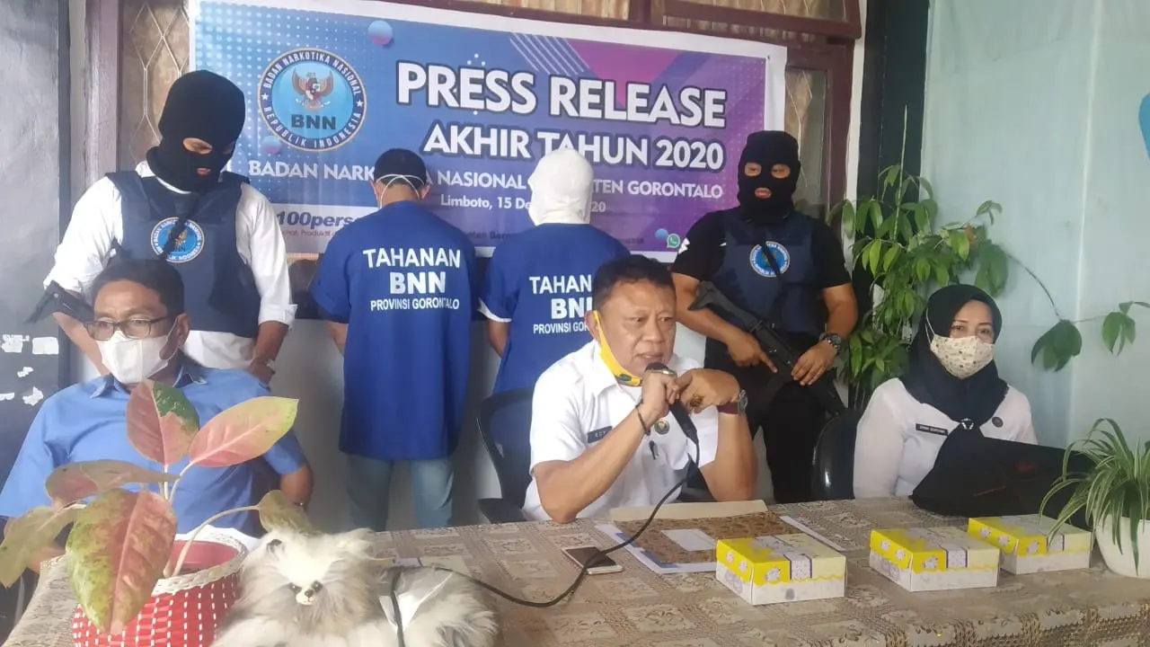 Badan Narkotika Nasional Kabupaten (BNNK) Gorontalo meringkus dua mahasiswa berinisial ABM, ARU dan PW sebagai pengguna sekaligus pengedar ganja di Gorontalo.(Arfandi Ibrahim/Liputan6.com