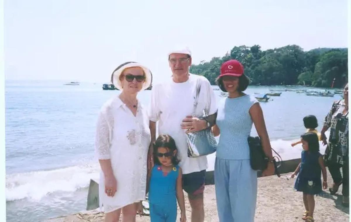 6 Potret Lawas Orang Tua Irish Bella, Foto Pernikahan Tahun 1994 Penuh Kenangan