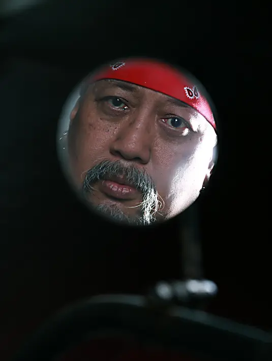 Indro Warkop mengajak anggota klub motornya untuk patuh pada lalu lintas. (Fathan Rangkuti/Bintang.com)