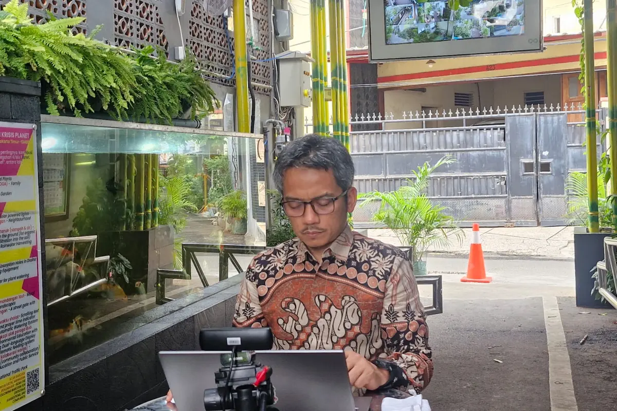 Taufiq Supriadi menyampaikan paparan inovasi lingkungan RT8 secara daring dalam Serial Webinar Pengembangan Kompetensi ASN DJKI Kemenkumham