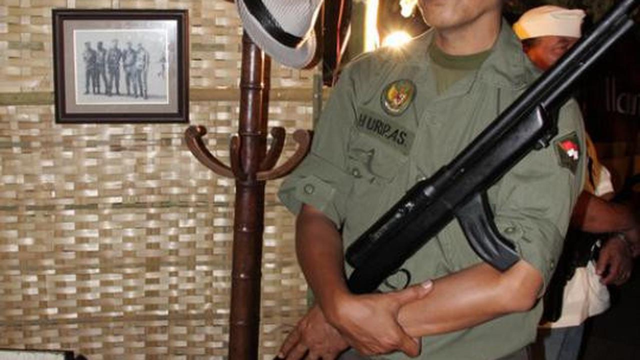 Beragam kostum pejuang di Festival Malang Kembali 2012