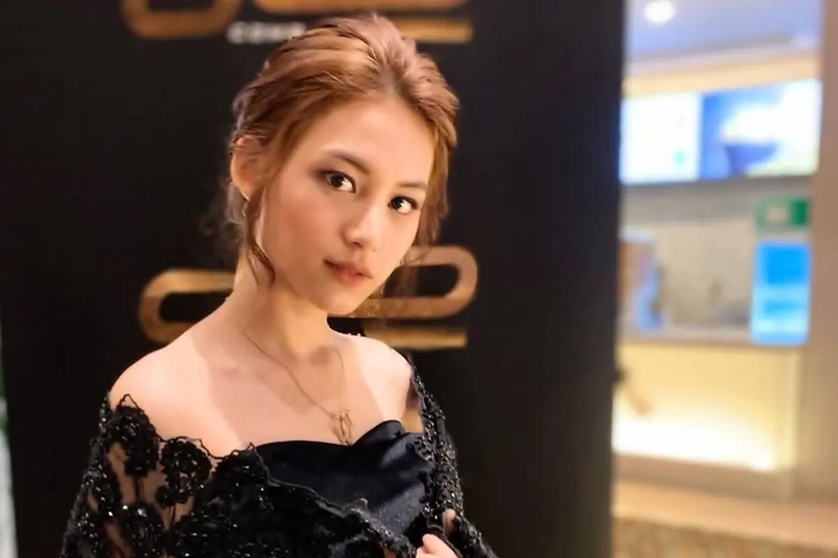 FOTO: Kerap Tampil Sporty dan Kasual, Ini Gaya Feminim Lania Fira yang Menawan