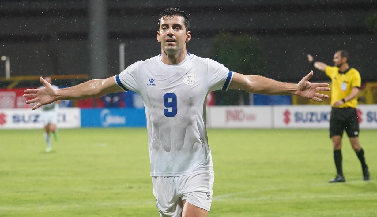 Torehan serupa juga didapat oleh pemain Filipina, Bienvenido Maranon. Pemain naturalisasi yang memulai debutnya di ajang Piala AFF 2020 tersebut telah menorehkan empat gol. Maranon sukses mencetak hattrick ke gawang Myanmar dan satu gol tambahannya saat melawan Timor Leste. (affsuzukicup)