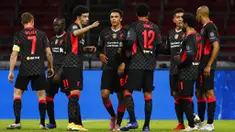 Para pemain Liverpool merayakan kemenangan atas Ajax Amsterdam pada laga Liga Champions di Stadion Johan Cruyff, Kamis (22/10/2020). Liverpool menang dengan skor 1-0. (AP/Peter Dejong)
