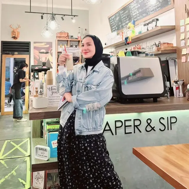 Wanda Hamidah Berhijab