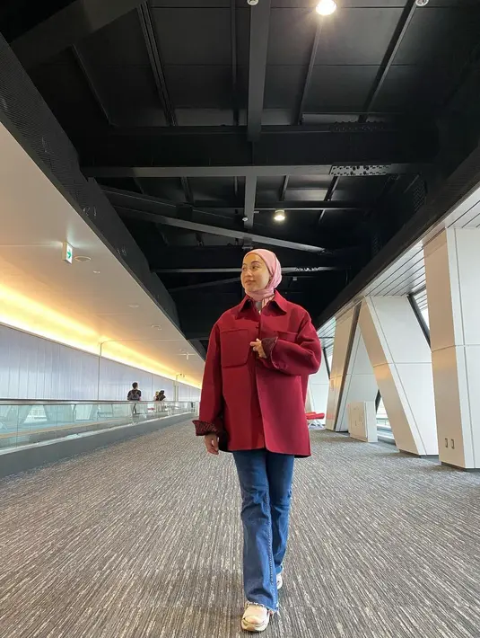 Feni mengaku mulai terketuk hatinya untuk berhijab setelah ketemu dengan Opick. Saat itu bicara tentang makna kehidupan. Setelah itu, ia makin yakin menutup aurat. Ia pun berhijab semata-mata karena rasa cintanya pada Allah. [Instagram/fenirose]