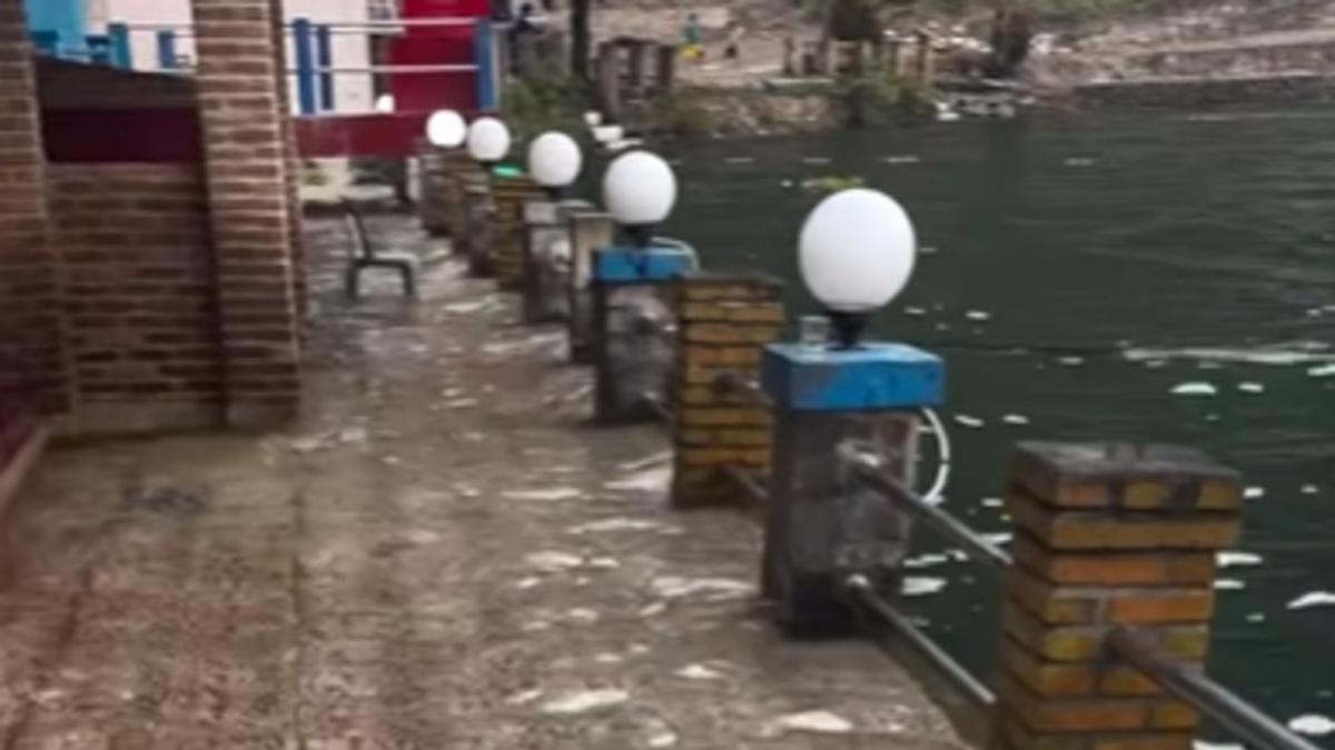 Beredar Video Air Danau Toba Naik Menggenangi Hotel di Tepiannya