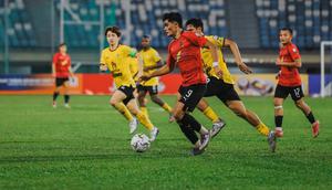 Aksi Ramadhan Sananta bersama kontestan Liga Super Malaysia 2025/2026, DPMM (Instagram/m.ramadhansn)