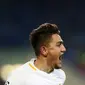 Winger AS Roma, Cengiz Under, merayakan gol yang dicetak ke gawang Shakhtar Donetsk pada leg pertama 16 besar Liga Champions di Oblasny SportKomplex Metalist, Rabu (21/2/2018).  (AP Photo/Efrem Lukatsky)