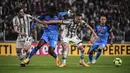 <p>Di babak kedua, Napoli makin intensif mengempur Juventus. Dua kali mereka memiliki peluang emas lewat Khvicha Kvaratskhelia dan Giovanni Di Lorenzo. Tapi kiper Wojciech Szczesny masih bisa membendungnya. (Marco Alpozzi/LaPresse via AP)</p>