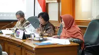 Menteri Lingkungan Hidup dan Kehutanan (LHK), Siti Nurbaya ketika memberikan arahan pada Rapat Koordinasi Teknis (Rakornis) Karhutla yang digelar di kantornya. (Istimewa)