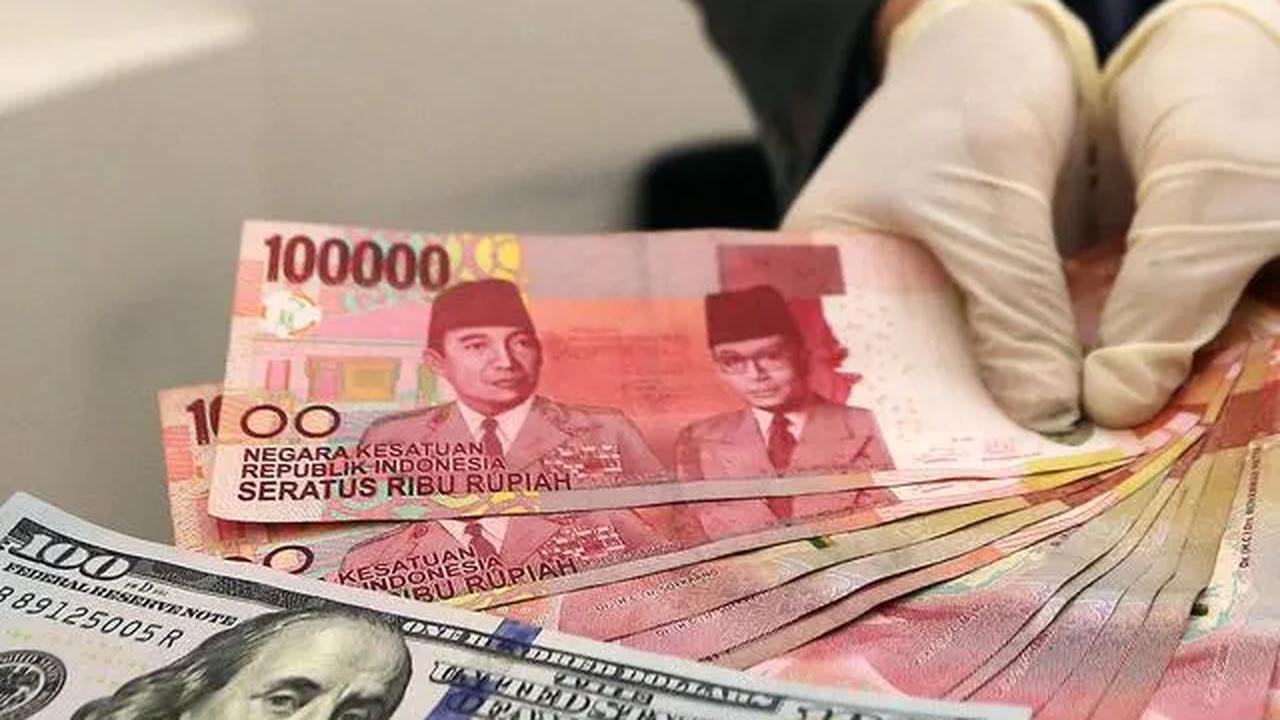Di sisi lain, penempatan investasi portofolio di pasar surat berharga negara (SBN) domestik meningkat seiring dengan sentimen positif pelaku pasar global yang tetap terjaga.