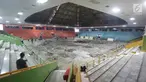 Suasana renovasi GOR Soemantri Brodjonegoro di Jakarta, Selasa (14/11). Pemerintah Provinsi DKI Jakarta merenovasi 10 GOR untuk mendukung pelaksanaan Asian Games 2018. Proyek renovasi ini ditargetkan selesai pada Mei 2018. (Liputan6.com/Immanuel Antonius)