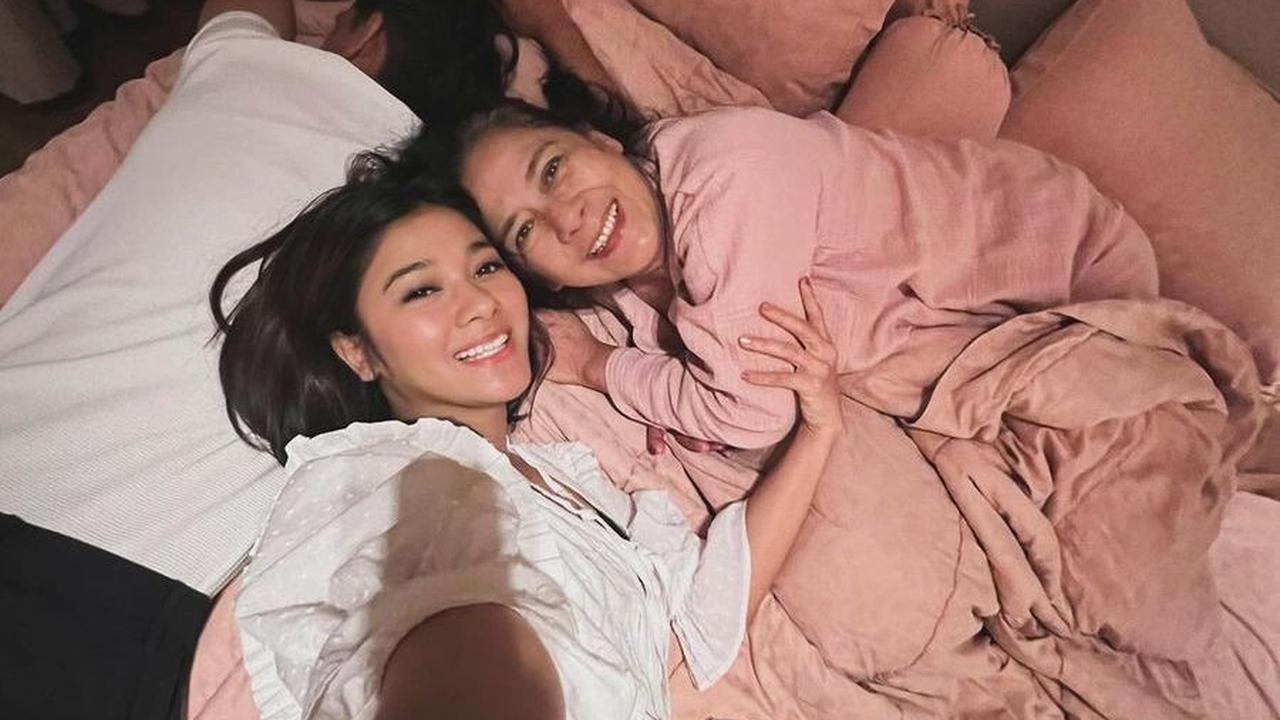 Sejumlah rekan artis ikut menyampaikan selamat ulang tahun buat Lydia Kandou.<br>
