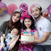 Uki Noah dan Metha Yunatria