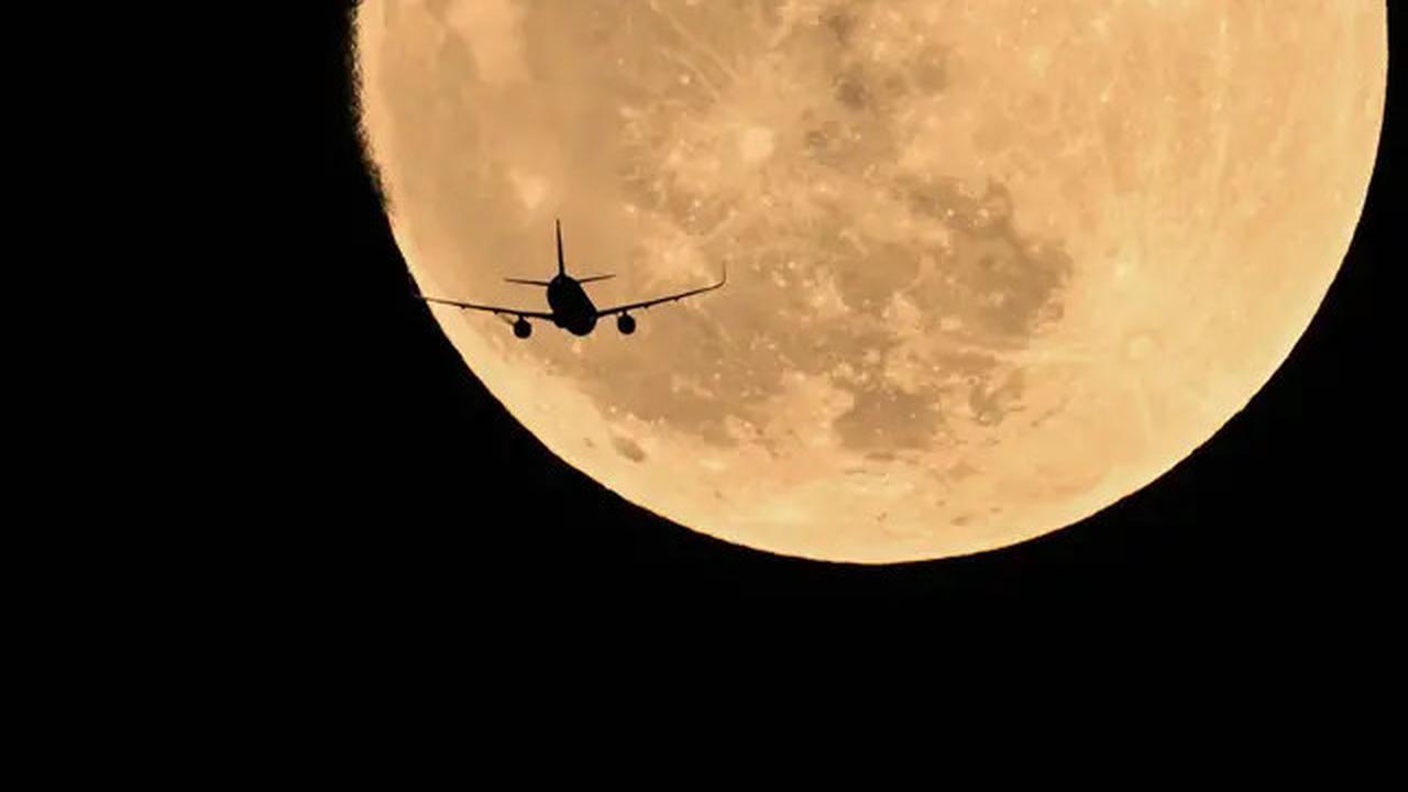 Potret Penampakan Fenomena Strawberry Moon di Sejumlah Negara