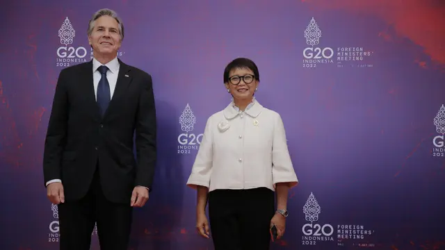 Menlu Retno Marsudi dan Menlu AS Anthony Blinken di acara Foreign Ministers' Meeting di G20 Bali. (Dok: Kemlu RI)