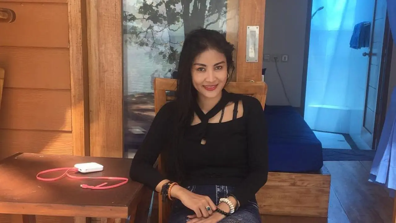 Izty Nathalia dinilai keluarganya sudah terlalu lama menjomblo.