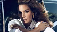 Cindy Crawford masih terlihat muda di usia 48 tahun