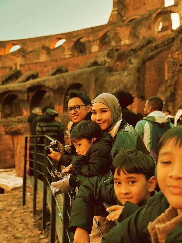 Potret Hanung dan Keluarga Liburan di Kota Vatikan (instagram/hanungbramantyo, instagram/zaskiadyamecca).