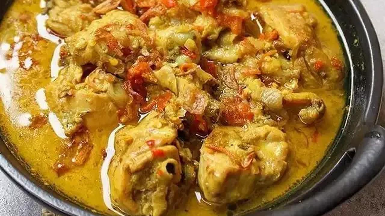 Masyarakat di Asia seperti India, Jepang, Thailand, hingga Indonesia sangat populer dengan masakan kari. Selain aroma rempah yang pekat, masakan berbumbu kari memiliki cita rasa yang lezat.