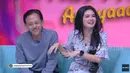 Saat menjadi bintang tamu Pagi-pagi Ambyar, pasangan yang usianya terpaut 20 tahun itu menceritakan kisah cintanya. Bahkan, pria yang biasa disapa Kang Epy itu mengejar Karina hingga 3 bulan. [Youtube/TRANS TV Official]