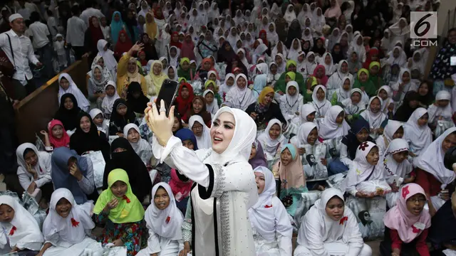 Syahrini Berbagi Rezeki Dengan 2500 Anak Yatim dan kaum Dhuafa