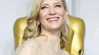 Banyak cara dilakukan seseorang untuk merayakan kemenangan. Seperti Cate Blanchett yang baru meraih Oscar, ia membuat tato. 