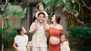 <p>Jennifer Bachdim nampak bersemangat menyambut kelahiran anak keempatnya [instagram/namasaweddings]</p>