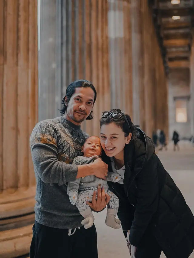 7 Momen Kimberly Ryder dan Edward Asuh Anak, Ajak Naik Bus dan Ke Museum