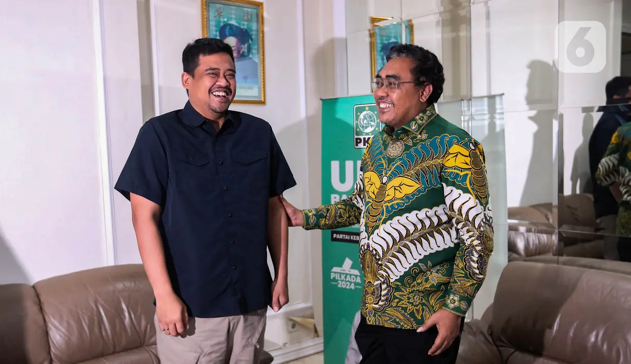 Wakil Ketua Umum Partai Kebangkitan Bangsa (PKB) Jazilul Fawaid (kanan) menerima langsung kehadiran Wali Kota Medan Bobby Nasution di Gedung DPP PKB, Jakarta. (Liputan6.com/Angga Yuniar)