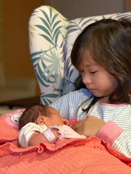 Mona Ratuliu (Instagram/indrabrasco)