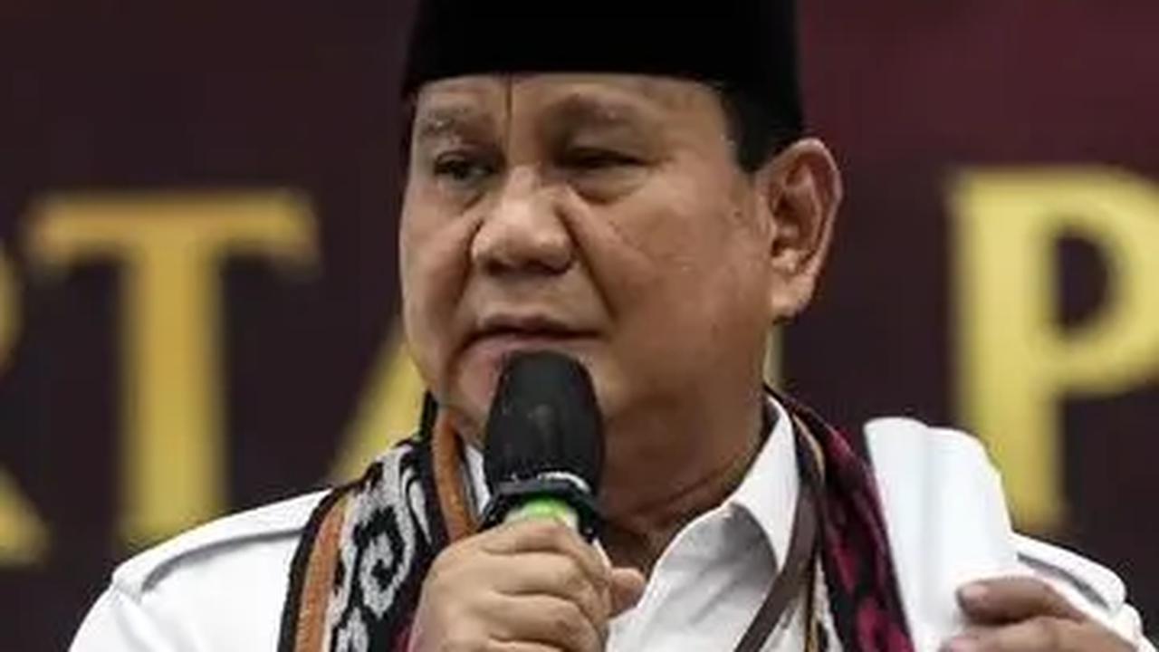 "Kalau perusahaannya bangkrut, tidak bisa bayar gaji sekian ratus karyawan, ada yang sekian ribu, ada yang sekian puluh ribu," jelasnya.<br>