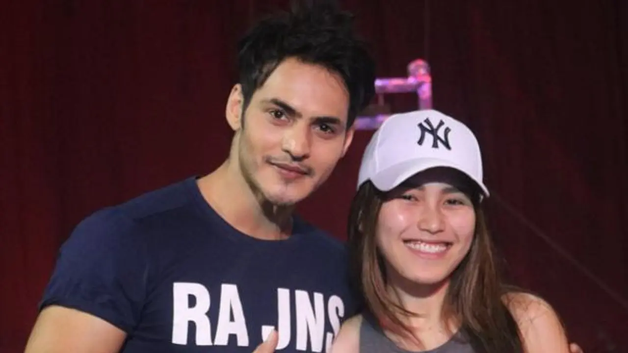 [Bintang] Ayu Ting Ting dan Ravi Bhatia