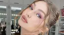 <p>Sleek updo akan sempurna menjadi gaya rambut yang digunakan pada acara formal. [Foto: Instagram/ Gigi Hadid]</p>