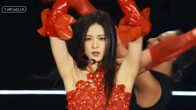 8 Gaya Keren BLACKPINK Jadi Artis K-Pop Pertama Tampil di Coachella sebagai Headliner