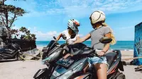 Travel blogger Amerika Serikat (AS) Kaitlyn McCaffery mengalami koma setelah kecelakaan motor di Bali. (dok. Instagram @livesunfara/https://www.instagram.com/p/CRfpiBsg847/)