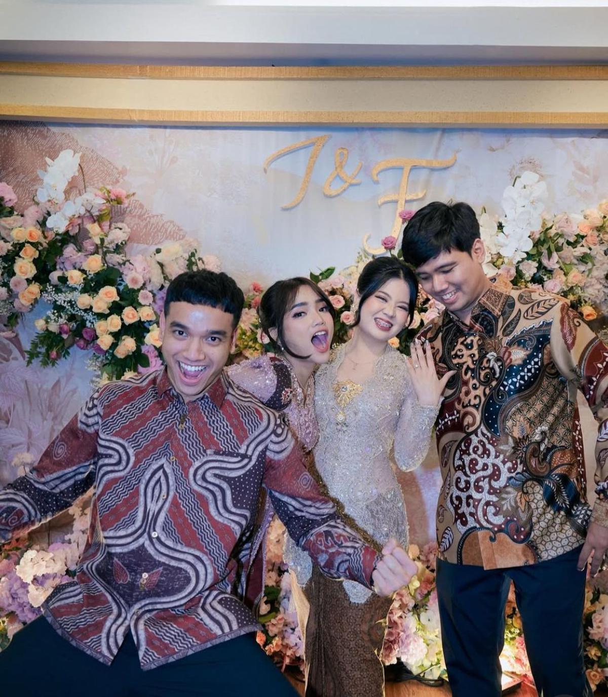 Gaya Elegan Fuji di Acara Tunangan Frans Faisal dan Indah, Kebaya Ungu Jadi Sorotan