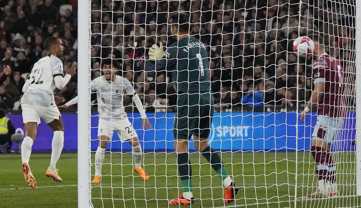 <p>Pada pertandingan tersebut, Liverpool tercatat menguasai penuh jalannya pertandingan dengan 72 persen penguasaan bola dan melepaskan 11 tendangan yang empat di antaranya tepat sasaran. (AP Photo/Alastair Grant)</p>