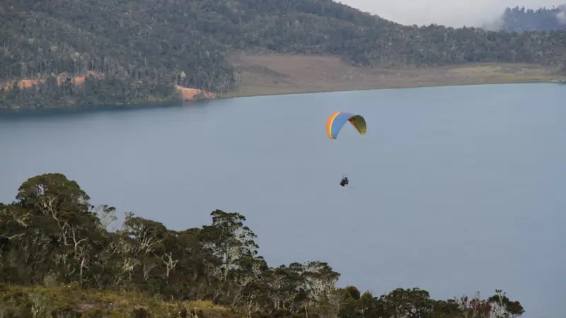 Paralayang di Papua