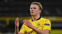 Striker Borussia Dortmund, Erling Braut Haaland, tampak kecewa dalam laga lanjutan fase grup Liga Champions 2020/2021 melawan Zenit Saint Petersburg di Stadion BVB, Dortmund, Kamis (29/10/2020) dini hari WIB. Borussia Dortmund menang 2-0 atas Zenit Saint Petersburg. (AFP/Ina Fassbender).