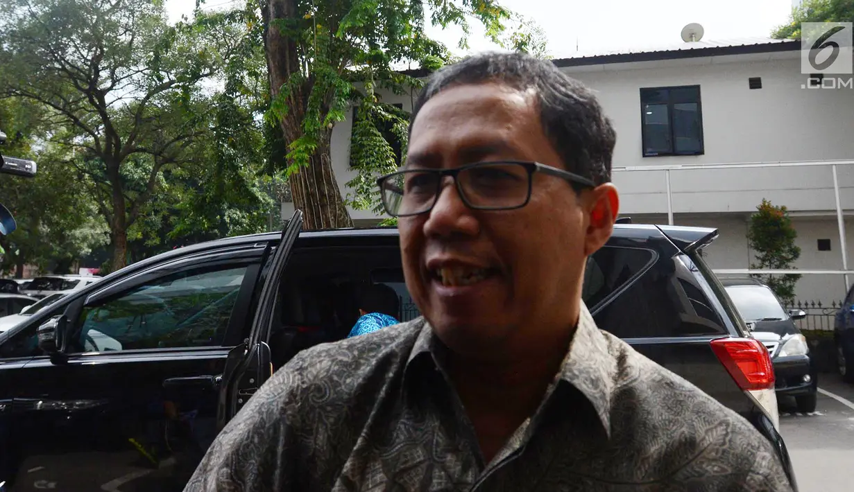 Plt Ketum PSSI Joko Driyono alias Jokdri bersiap menjalani pemeriksaan lanjutan sebagai tersangka kasus dugaan skandal pengaturan skor pertandingan bola liga 2 dan liga 3 Indonesia di Polda Metro Jaya, Jakarta, Kamis (21/2). (Merdeka.com/Imam Buhori)