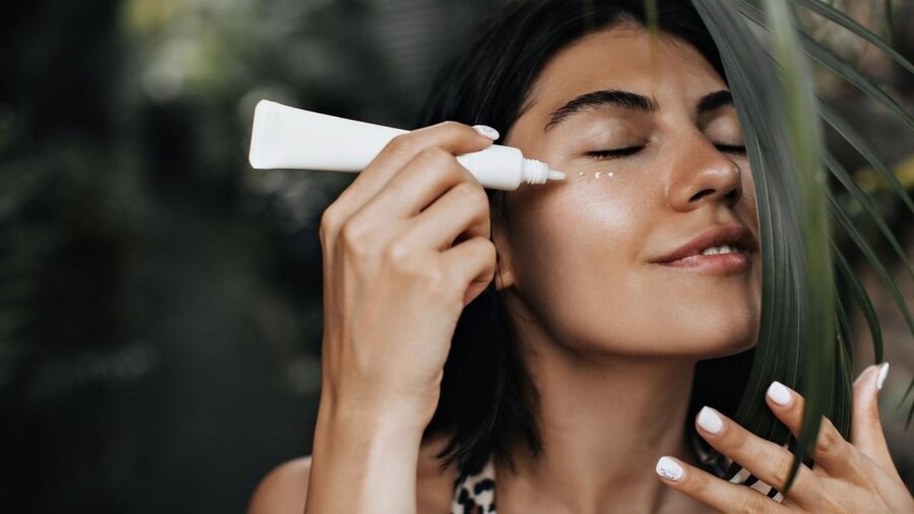 Ilustrasi Pakai Sunscreen