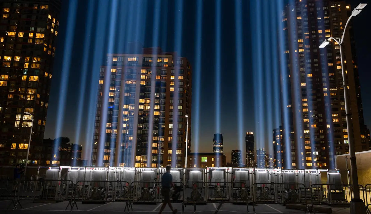 Tragedi 11 September 2001 menjadi serangan teroris terbesar yang mengguncang Amerika Serikat dalam sejarah. (Spencer Platt/Getty Images North America/Getty Images via AFP)