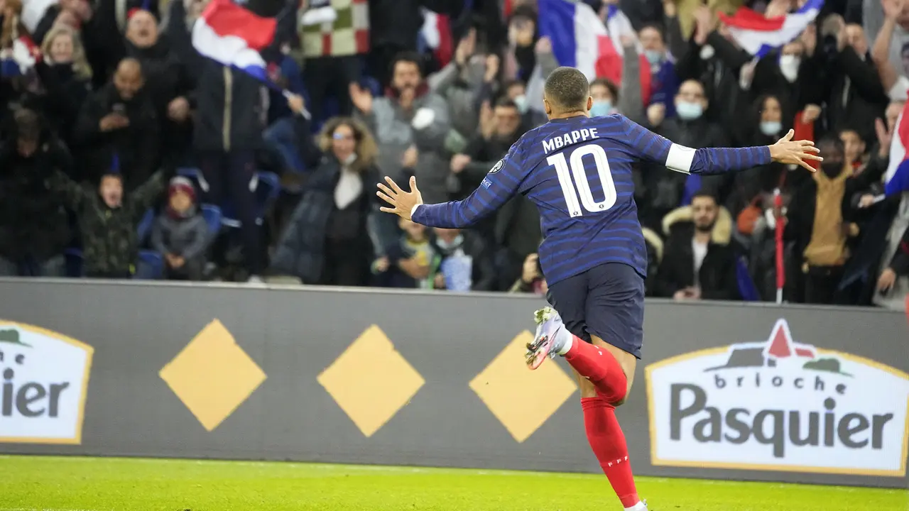 Foto: Kylian Mbappe Cetak Quat-trick, Prancis Hancurkan Kazakhstan 8-0 dan Lolos ke Putaran Final Piala Dunia 2022